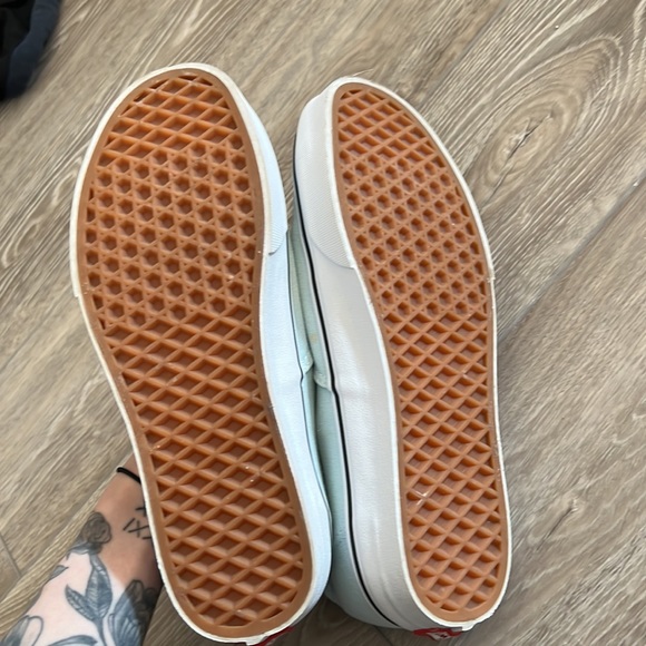 Brand new unworn vans - Picture 2 of 3